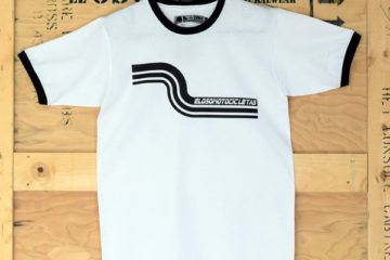 Camiseta Riberafornia blanca de El Oso Motocicletas