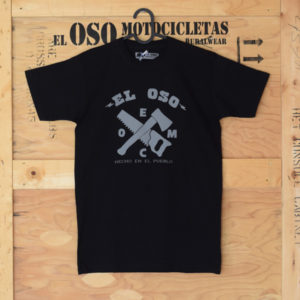 Camiseta negra hecha en el pueblo El Oso Motocicletas